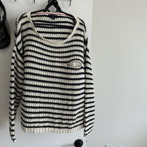 Tommy hilfiger , worn a few times. The size is xxl but could be boyfriend style